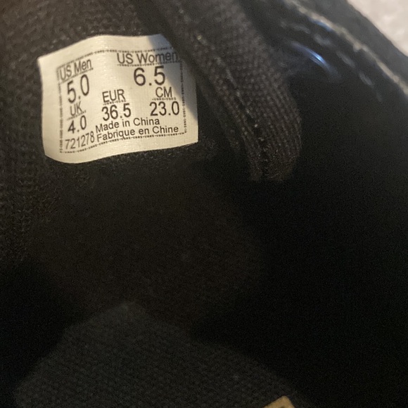 Vans - Picture 11 of 13